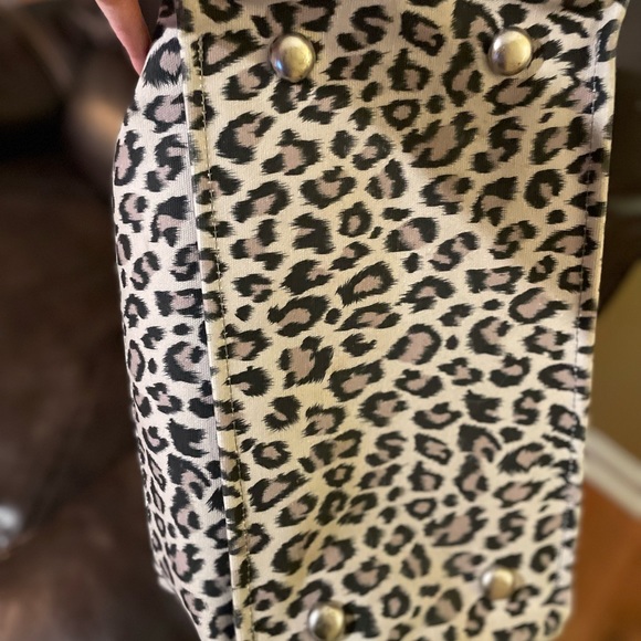 Quilted Koala bag with upgraded strap - Picture 9 of 16